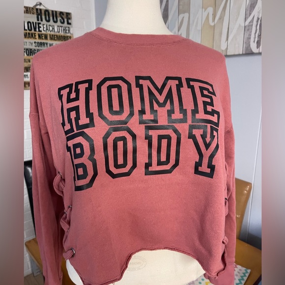 🌸 cozy cropped sweatshirt 🌸 - Picture 1 of 4